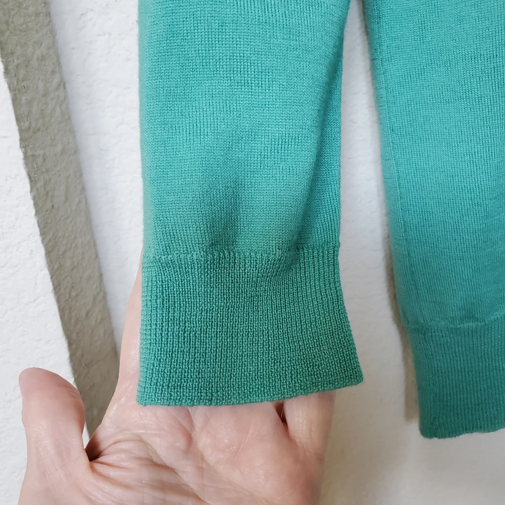 J. Crew Women's Crew Neck Wool Sweater. Size Small